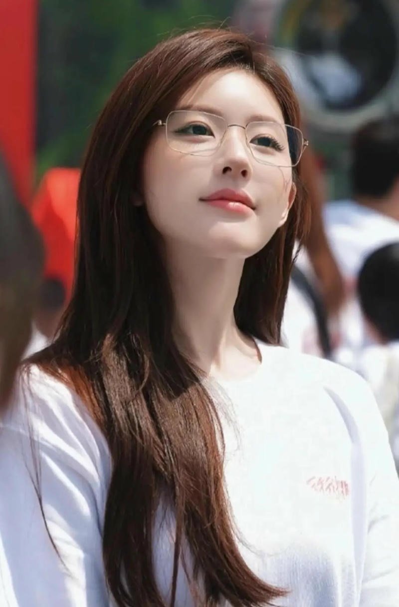 Bộ hình ảnh gái xinh đeo kính sắc nét