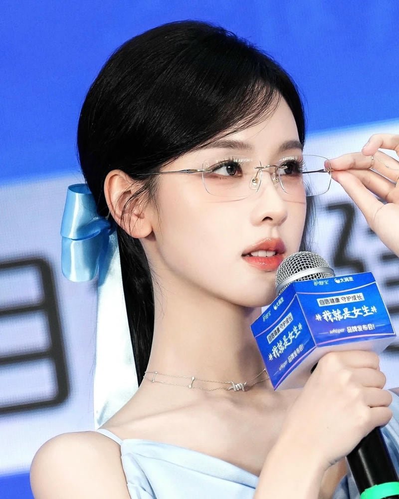 Loạt ảnh gái xinh đeo kính chất lượng nhất