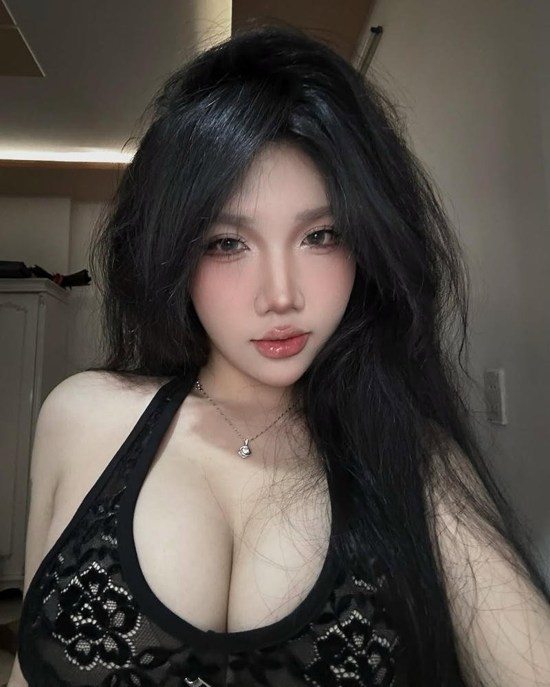 Ngắm ảnh gái xinh vú to thu hút