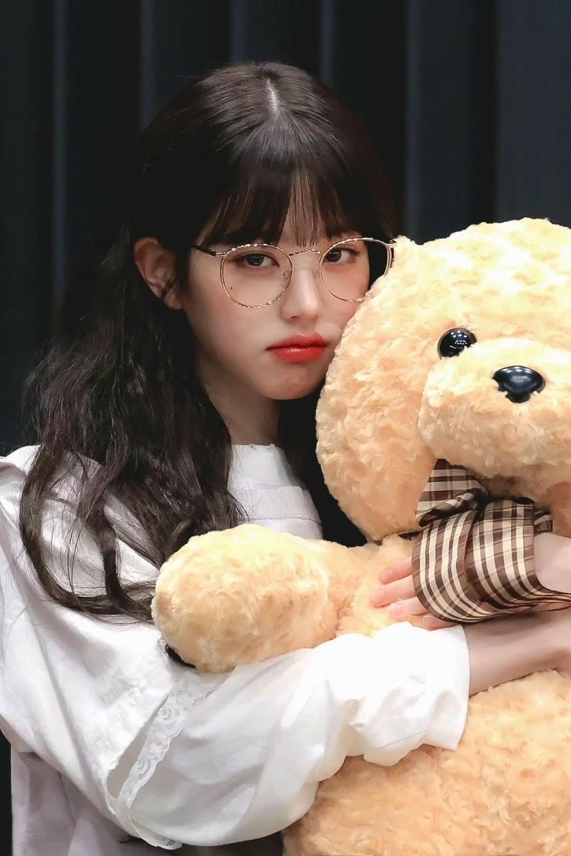 Tải ảnh gái xinh đeo kính mới