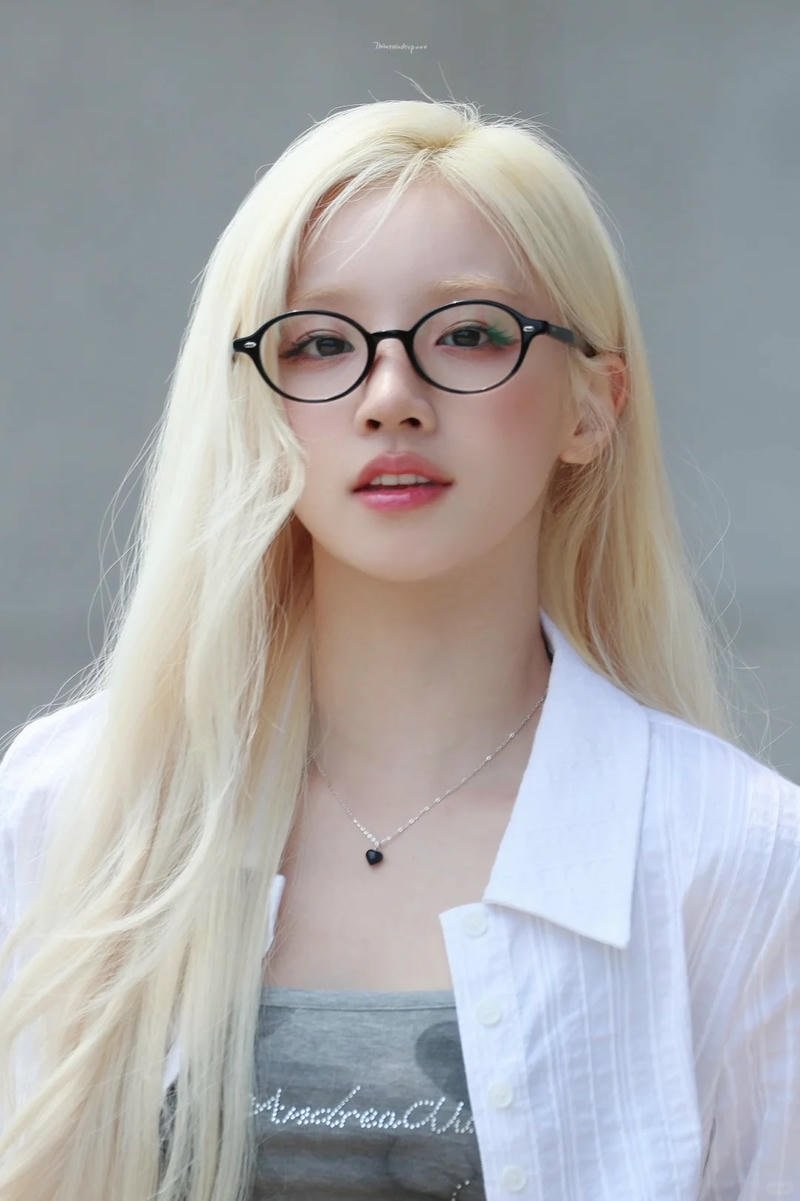 Tải về ảnh gái xinh đeo kính miễn phí