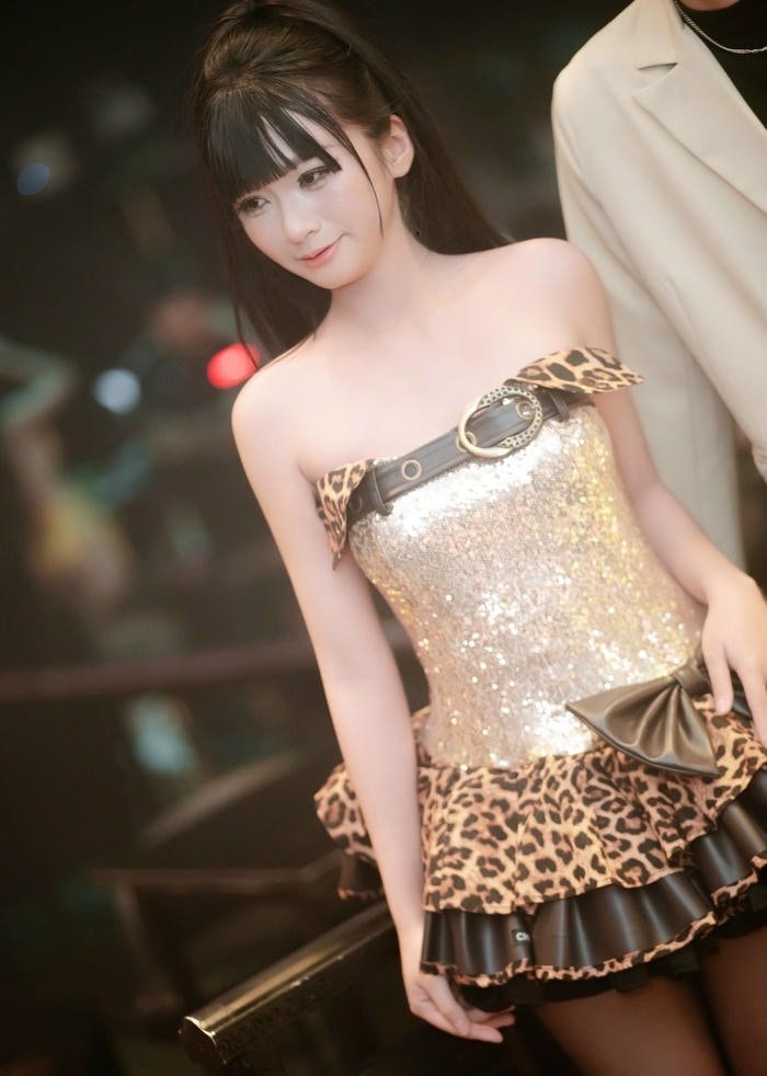 ảnh gái xinh đi bar đẹp nét