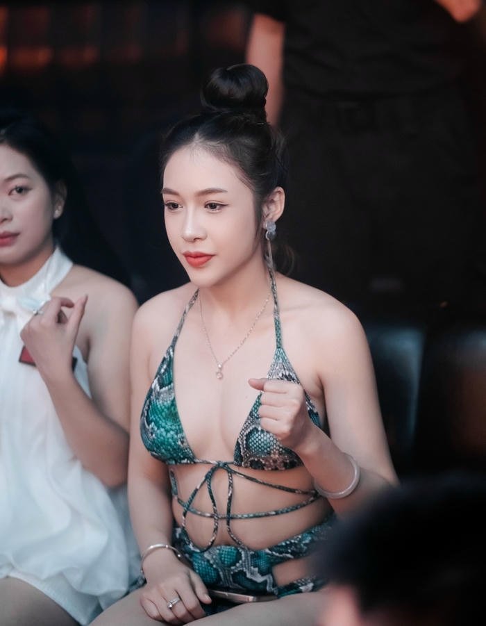 ảnh gái xinh đi bar nghệ thuật nét