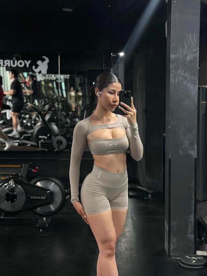 ảnh gái xinh khoe mông tinh tế full hd