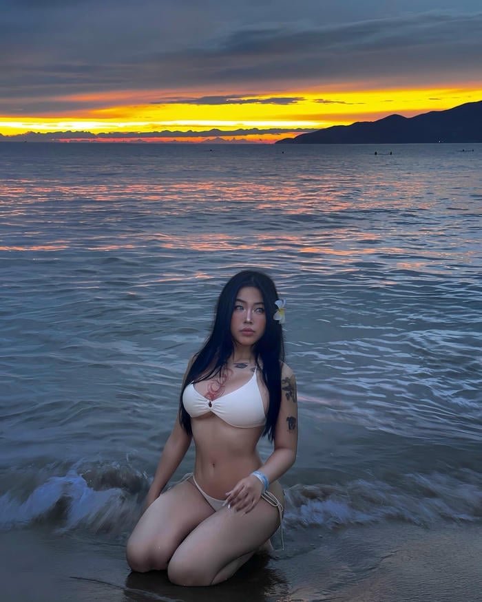 ảnh gái xinh không mặc quần áo sắc sảo nét