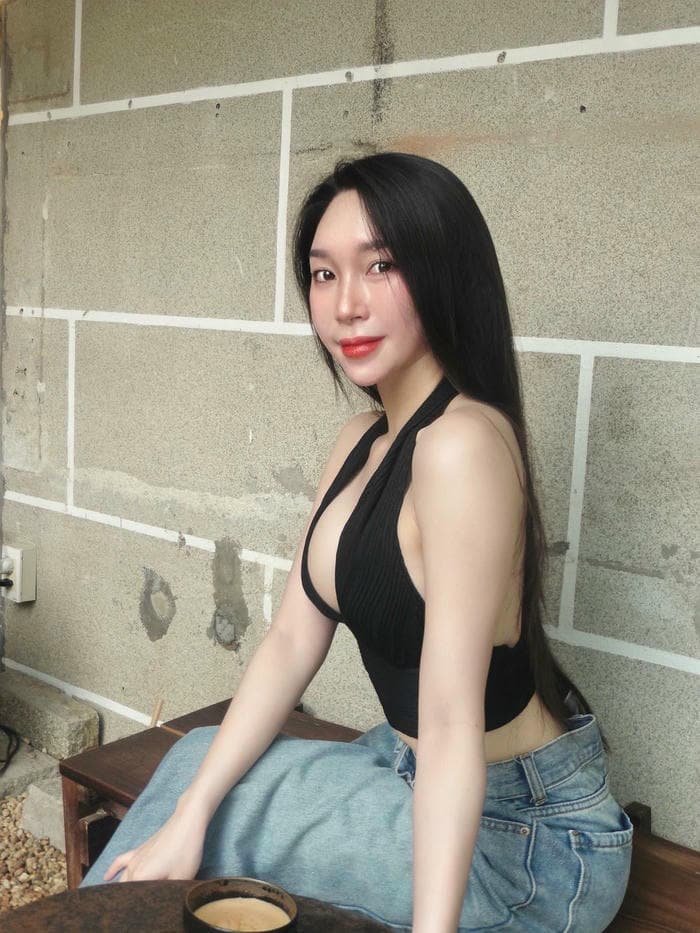 ảnh gái xinh mặc áo yếm chất lượng 4k