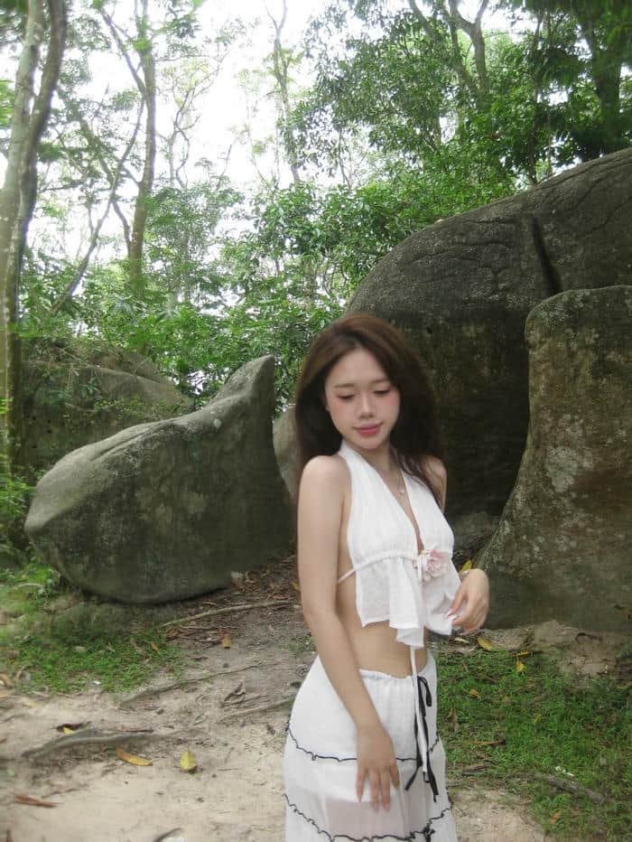 ảnh gái xinh mặc áo yếm cực nét 4k