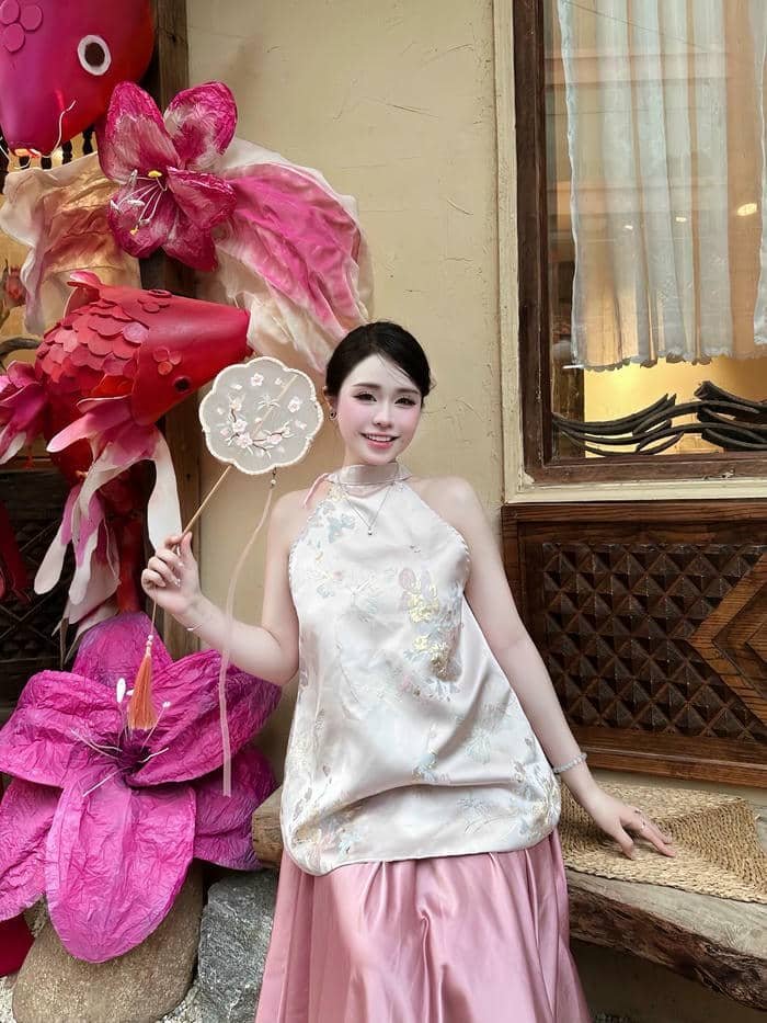 ảnh gái xinh mặc áo yếm cực nét hd