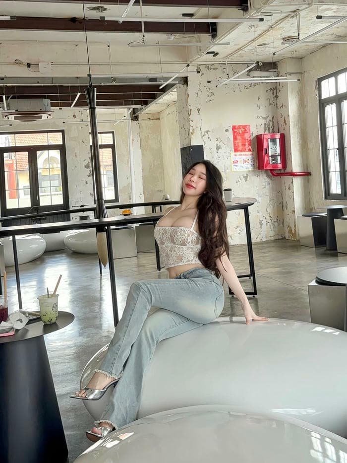 ảnh gái xinh mặc áo yếm đẹp full hd