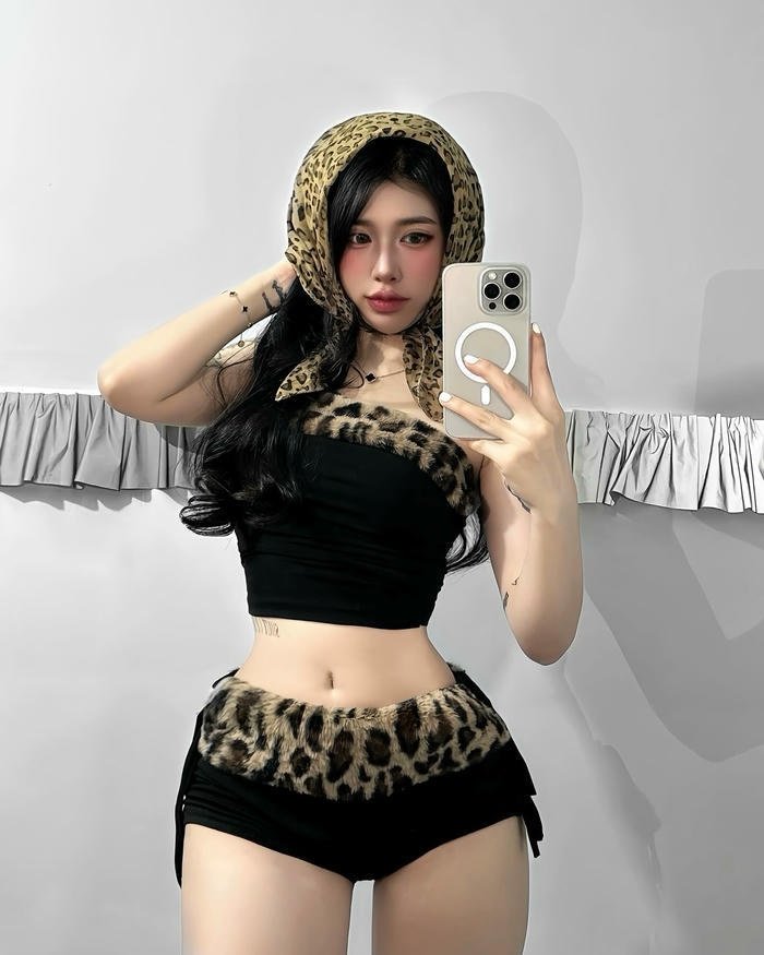 ảnh gái xinh mặc quần ngắn đẹp nét