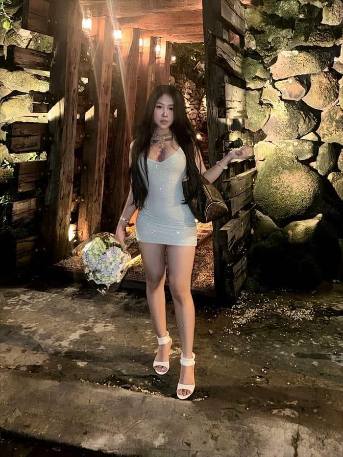 ảnh gái xinh mặc váy ngắn ấn tượng full hd