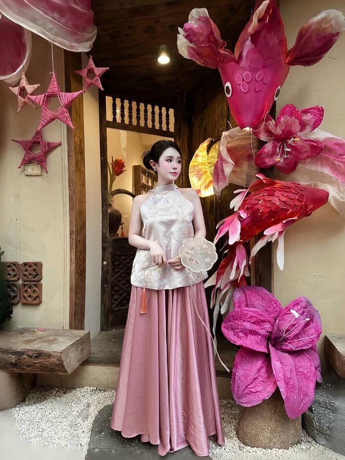 ảnh hot girl mặc áo yếm quyến rũ nét