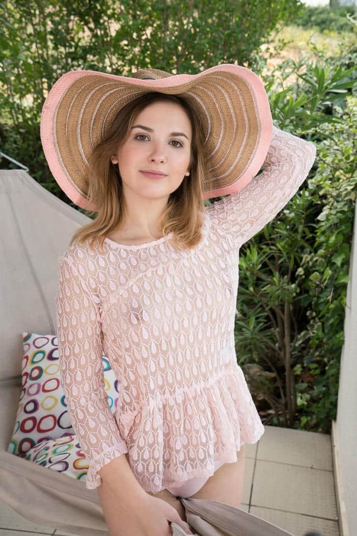 ảnh thiếu nữ lộ hàng quyến rũ nét