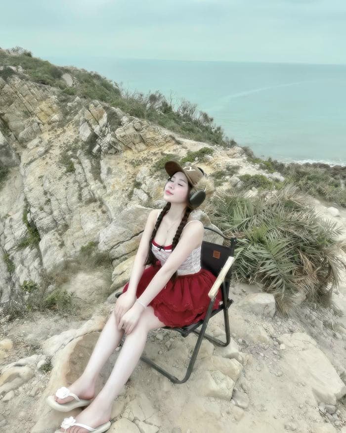 ảnh thiếu nữ mặc váy ngắn quyến rũ hd