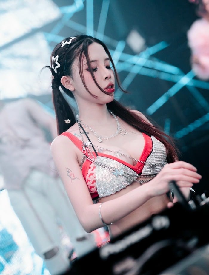 95+ ảnh gái xinh đi bar vóc dáng gợi cảm, nóng bỏng