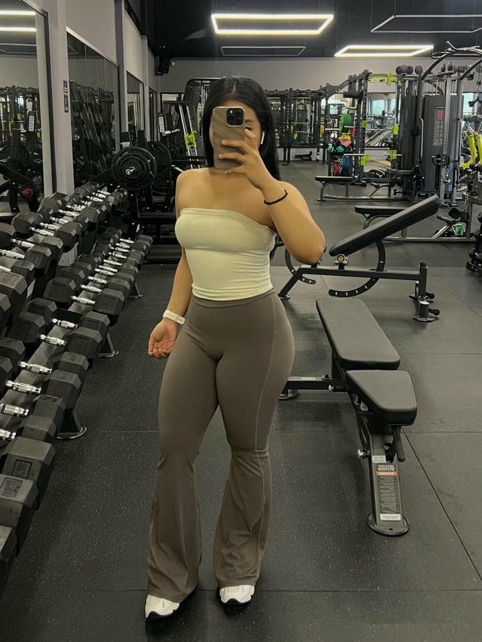 199+ ảnh gái xinh mặc quần legging sexy body cuốn hút